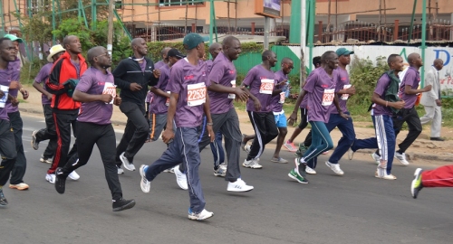 Deputy President William Ruto joins participants in the Beyond zero half marathon 